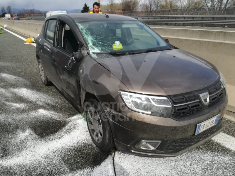 RIVOLI - Scontro fra due tir e un'auto in tangenziale: una persona finisce in ospedale
