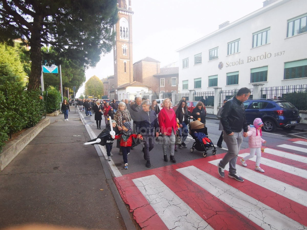 VENARIA - Le «Lanterne di San Martino»: protagonisti i bimbi dell'Asilo di Altessano - FOTO