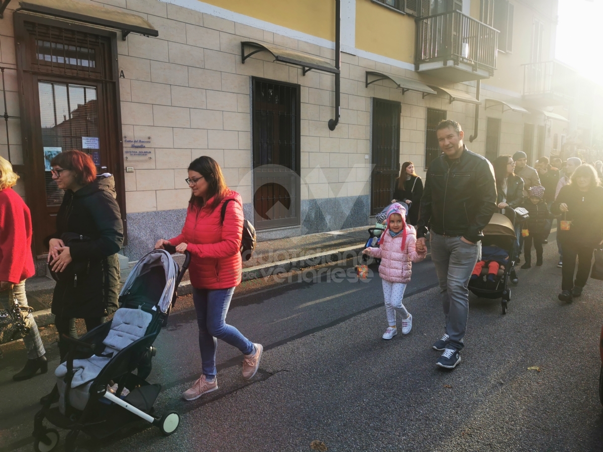 VENARIA - Le «Lanterne di San Martino»: protagonisti i bimbi dell'Asilo di Altessano - FOTO