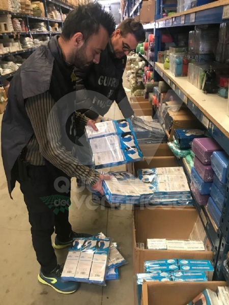 RIVOLI-PIANEZZA - Maxi sequestro di prodotti medici, sanitari e giocattoli: FOTO
