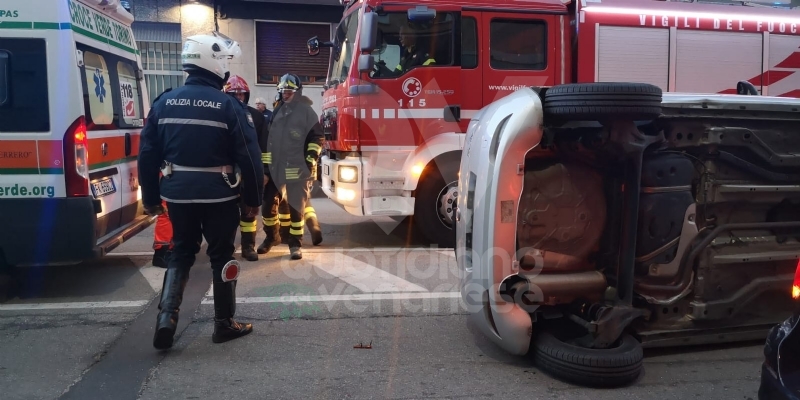 VENARIA - Incidente stradale in corso Garibaldi: traffico in tilt - FOTO