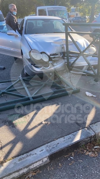 TORINO-VENARIA - Incidente all'incrocio fra strada Altessano e corso Garibaldi: un ferito - FOTO
