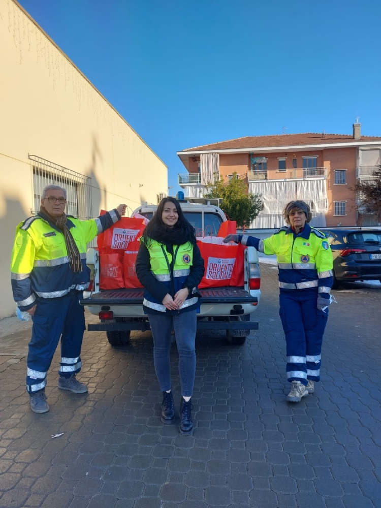 DRUENTO - Grande successo per la raccolta alimentare natalizia - FOTO