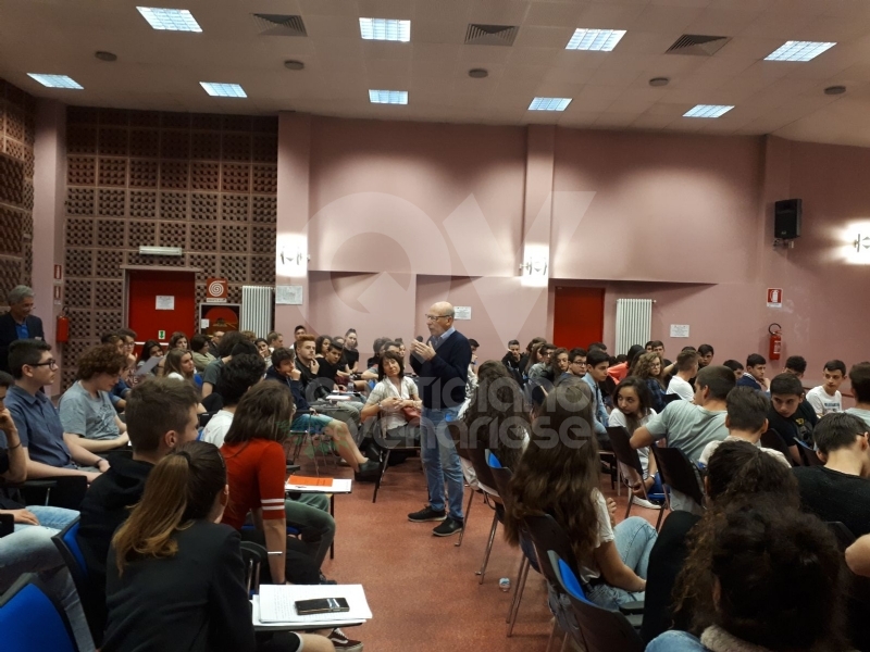 VENARIA - Salvatore Borsellino agli studenti dello Juvarra: «Dovete riprendere in mano i vostri sogni»