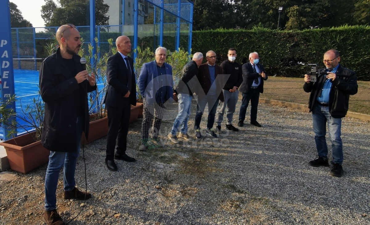 VENARIA - Taglio del nastro per i campi da paddle e del campo da basket allo «Sport Club» - FOTO