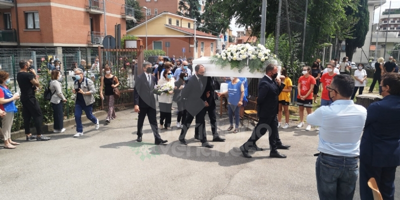 COLLEGNO - Lacrime e tanta commozione ai funerali del piccolo Riccardo Celoria - FOTO