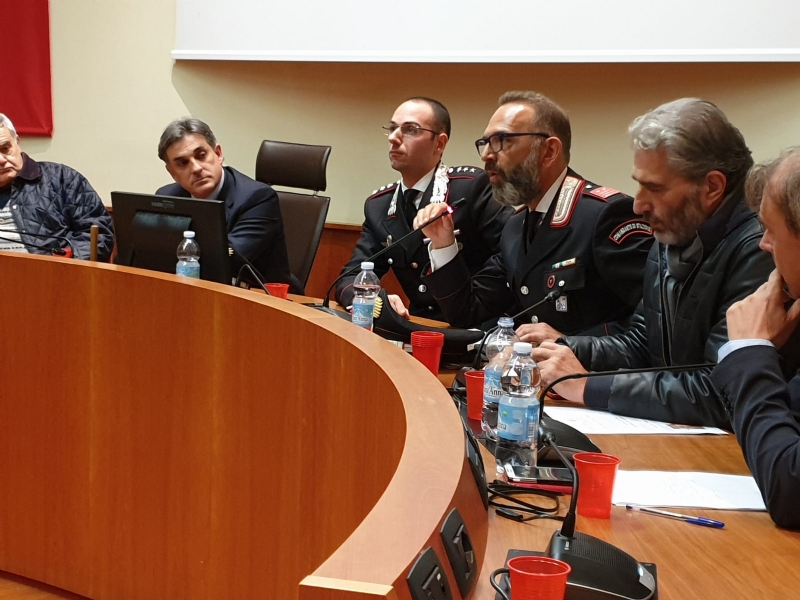 RIVOLI - Contro furti e truffe i carabinieri incontrano i cittadini - FOTO