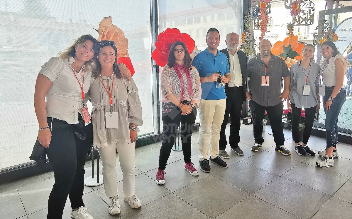 VENARIA - Iniziata la «Festa delle Rose»: due giorni all'insegna di fiori, prelibatezze e spensieratezza - FOTO