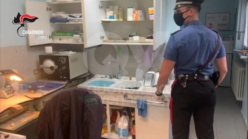 VENARIA - Studio dentistico abusivo: i carabinieri denunciano tre persone - FOTO E VIDEO