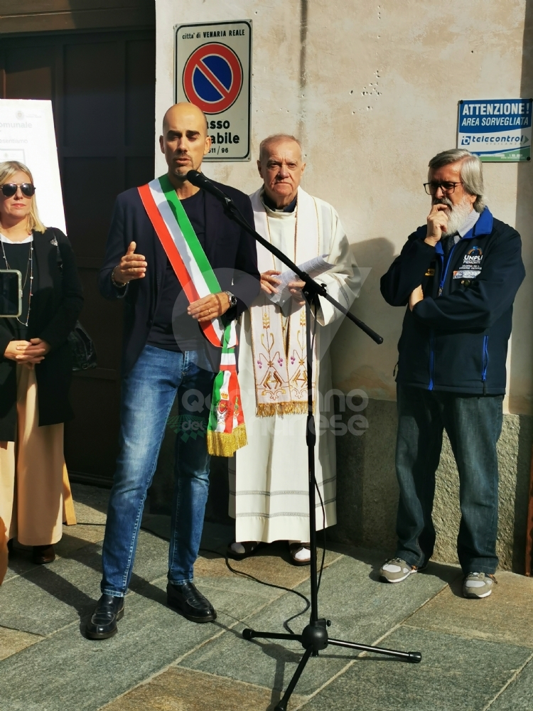 VENARIA - Ricordato Gino Vanzi: una targa sotto la Torre dell'Orologio e l'intitolazione della sala mostre - FOTO