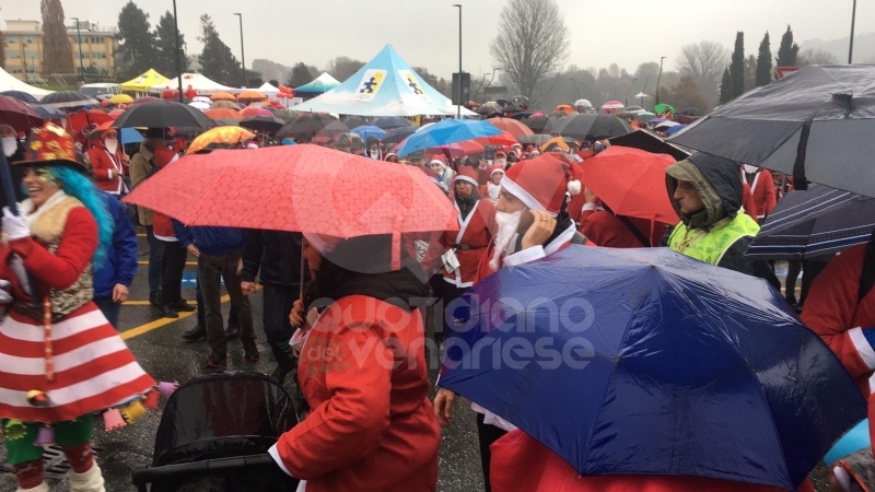 RADUNO DEI BABBI NATALE - In migliaia anche della nostra zona per aiutare i bimbi del Regina