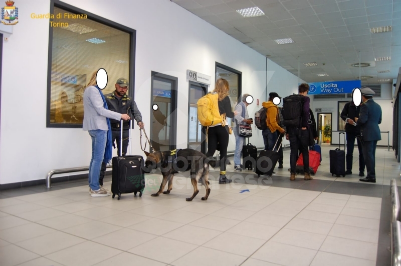 CASELLE - I capitali finiscono all'estero illecitamente: 5 denunce e 450mila euro di sanzioni