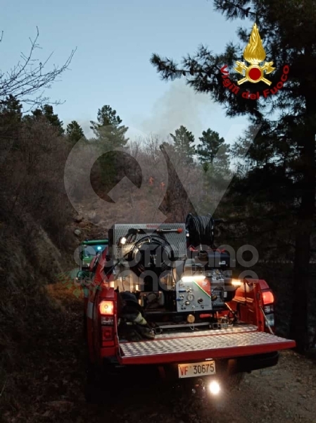 A FUOCO IL MUSINE' - Pompieri ancora in azione: potrebbe essere un atto doloso - FOTO