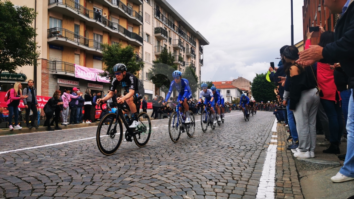 GIRO D'ITALIA A RIVOLI - Vince Denz: per la città una giornata indimenticabile - FOTO E VIDEO