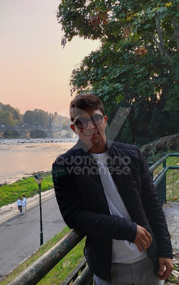 VENARIA - Dopo la maturità, il futuro dei 100 e 100 con lode del Liceo Juvarra sezioni A e B - FOTO