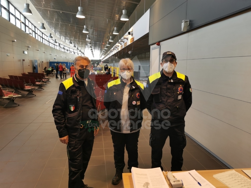 CASELLE - In aeroporto decolla il nuovo punto vaccinale: fino a mille vaccini al giorno - FOTO