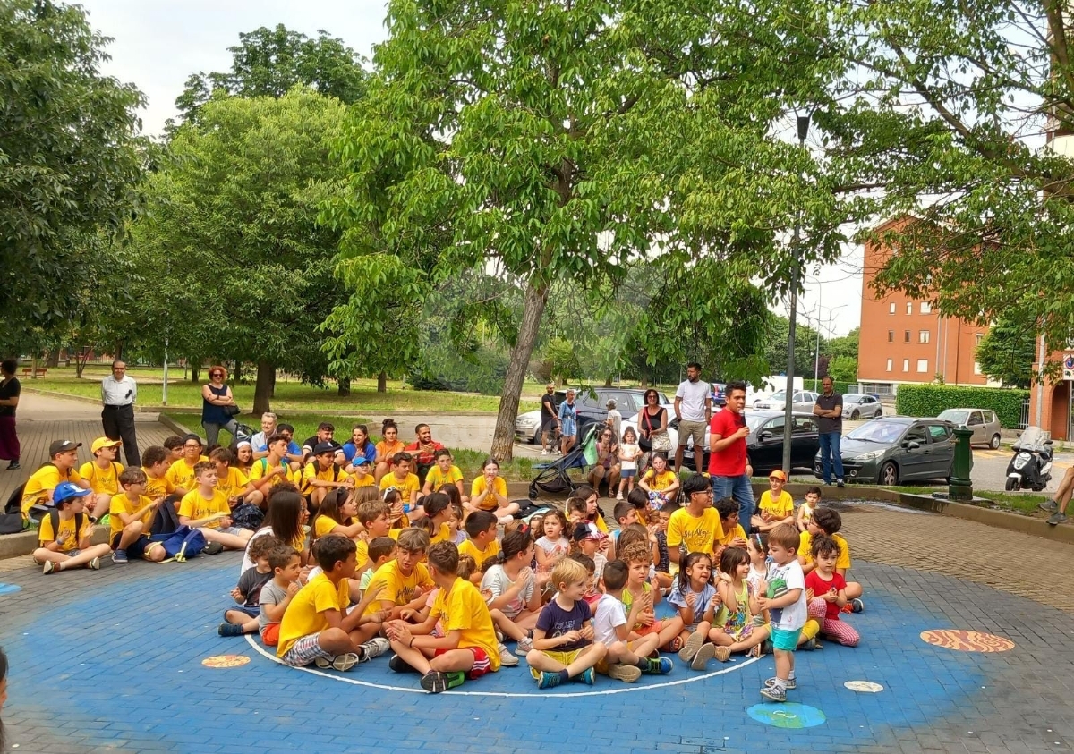 VENARIA - In via Petrarca il primo «parco giochi diffuso»: ideato dalle scuole «8 Marzo» e «Romero» - FOTO