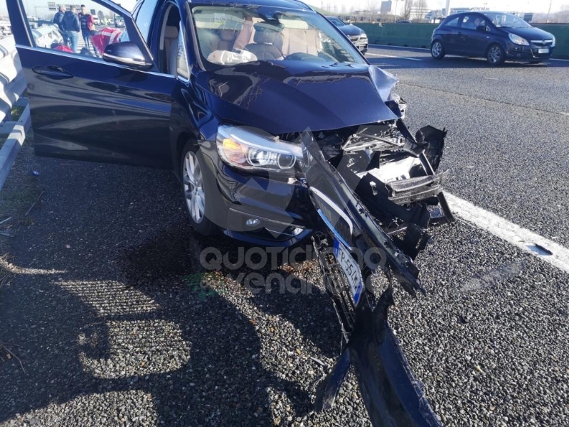 VENARIA - Incidente in tangenziale: due auto coinvolte e cinque feriti