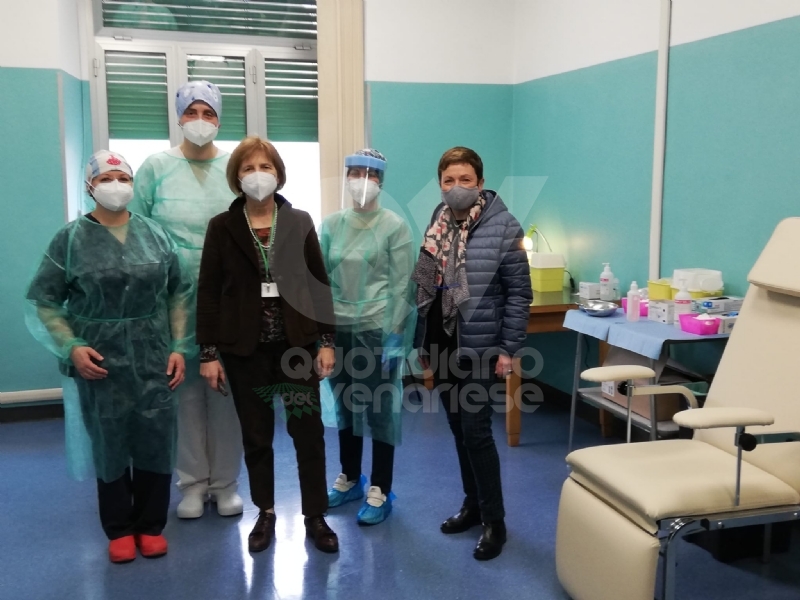 RIVOLI-COLLEGNO - Siamo tutti Silla Bovo: a 100 anni si vaccina per dire «stop» al Covid - FOTO