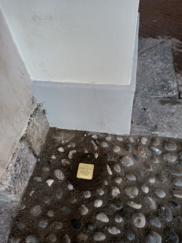VENARIA - Giorno della Memoria: pietre di inciampo e una stele a ricordo di quel drammatico periodo - FOTO