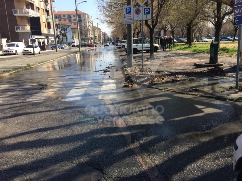 VENARIA - Problemi al canale irriguo della Dora: allagate via Don Sapino e corso Matteotti