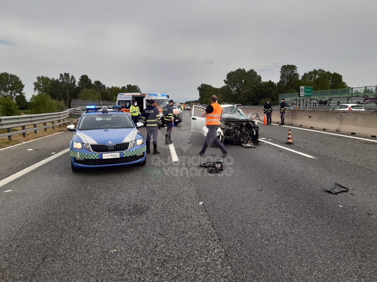 TRAGEDIA A RIVOLI - Incidente mortale in tangenziale: una persona morta - FOTO