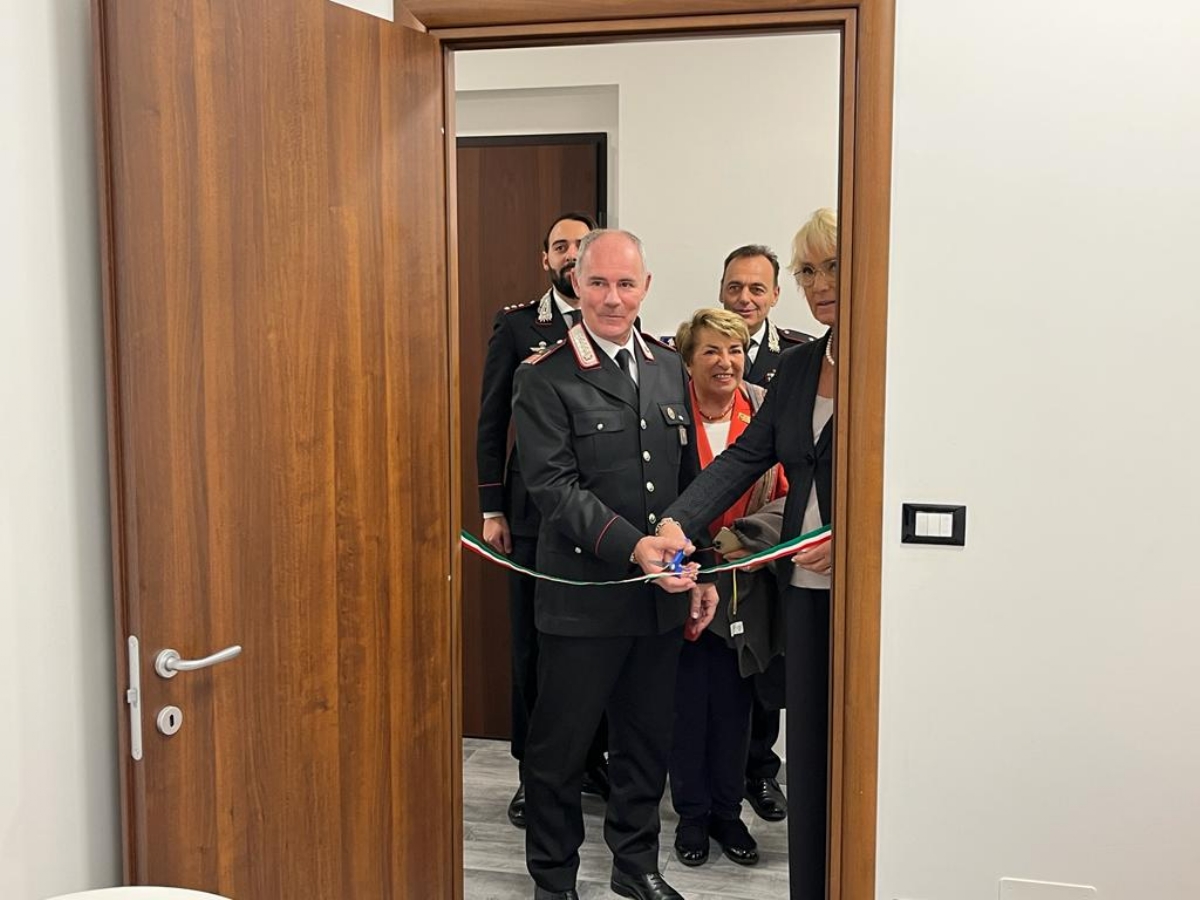 PIANEZZA - Nella stazione dei carabinieri, la stanza per l'ascolto delle donne vittime di violenza - FOTO