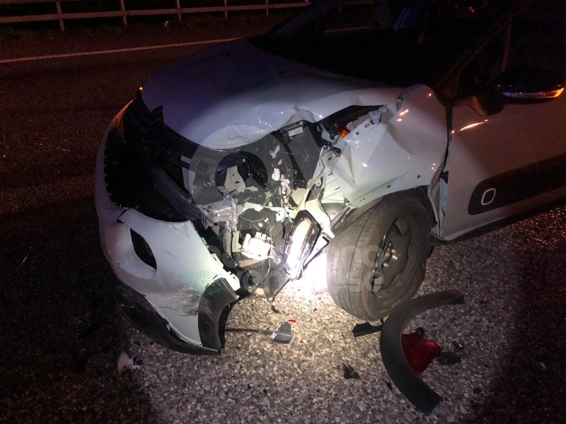 VENARIA - Auto provoca doppio tamponamento e fugge via: 4 persone ferite, tra cui un bimbo di 3 mesi