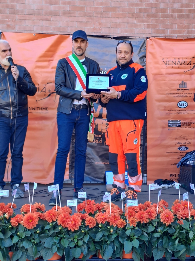VENARIA - Una marea di gente per la «StraVenaria» e la «21 Reale» - FOTO E VIDEO