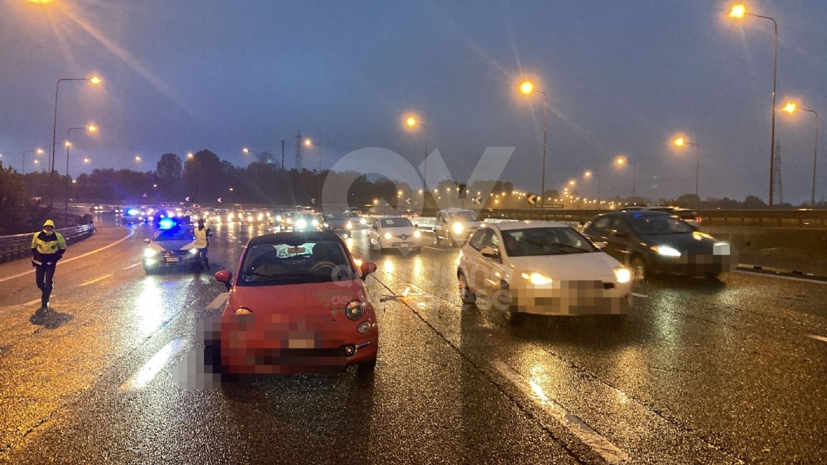 DOPPIO INCIDENTE IN TANGENZIALE A RIVOLI - Quattro veicoli coinvolti, due feriti - FOTO