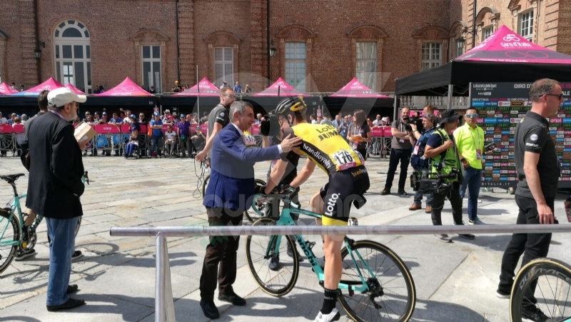 IL GIRO D'ITALIA A VENARIA - La partenza della tappa decisiva - FOTO e VIDEO
