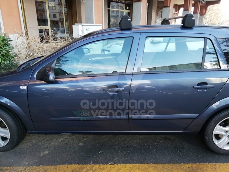 ZONA OVEST - Ladri e vandali d'auto in azione: presa di mira anche la macchina di un disabile