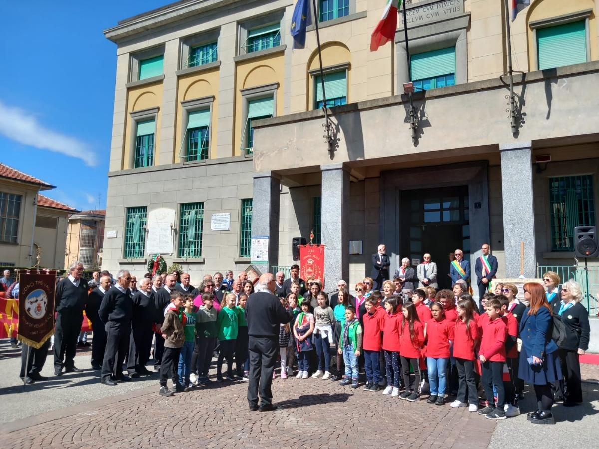 VENARIA - 25 APRILE: Bambini protagonisti alle celebrazioni per la Liberazione - FOTO