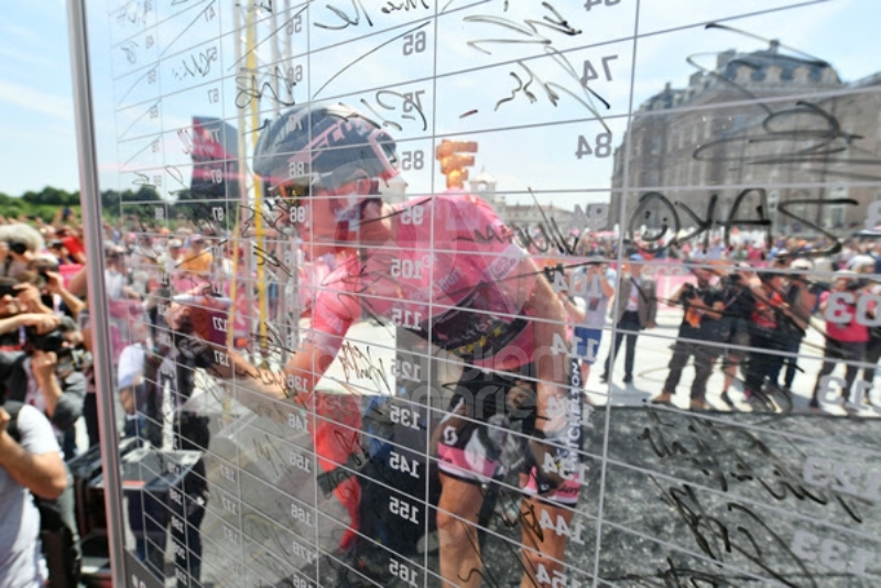 IL GIRO D'ITALIA A VENARIA - La partenza della tappa decisiva - FOTO e VIDEO