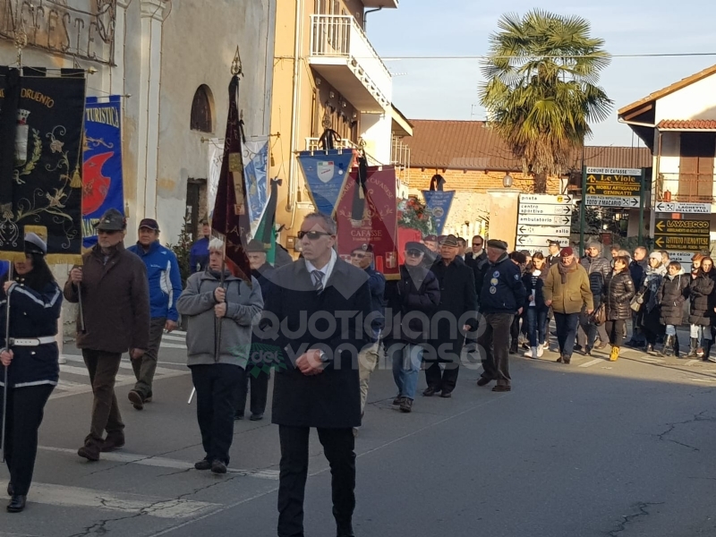 CAFASSE - Oltre 500 persone per l'ultimo saluto all'ex sindaco Giorgio Prelini.