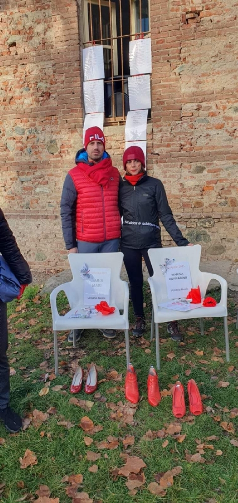 VENARIA - In tantissime alla Mandria per l'iniziativa «Diciamo No alla violenza sulle donne» - FOTO