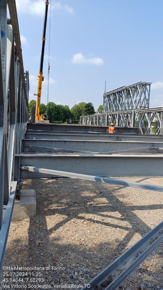 VENARIA - Posizionato il ponte provvisorio sul Ceronda in «sostituzione» del Castellamonte - FOTO