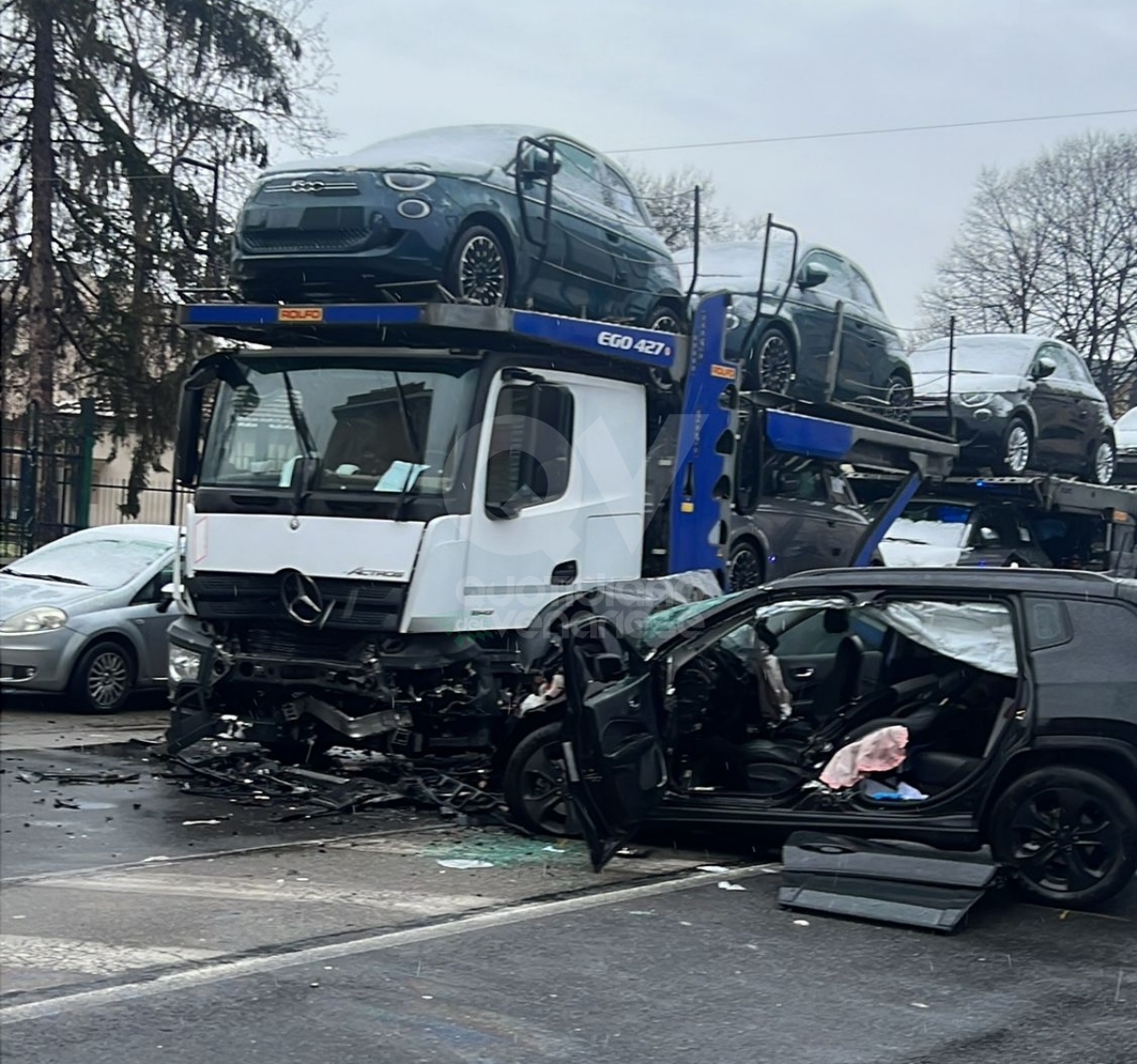 INCIDENTE A VENARIA - Scontro bisarca-suv in corso Garibaldi: un ferito e code chilometriche - FOTO