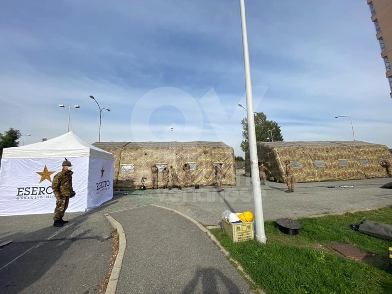 RIVOLI - Coronavirus, l'Esercito ha montato due nuovi tendoni all'ospedale cittadino - FOTO