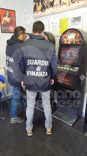 ALPIGNANO - Raid vandalici alla biblioteca: denunciati tre giovani da municipale e Finanza