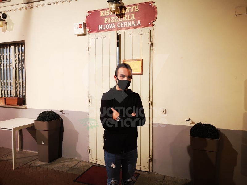 VENARIA - Coronavirus, serrande alzate per protesta: i commercianti vogliono aiuti dallo Stato
