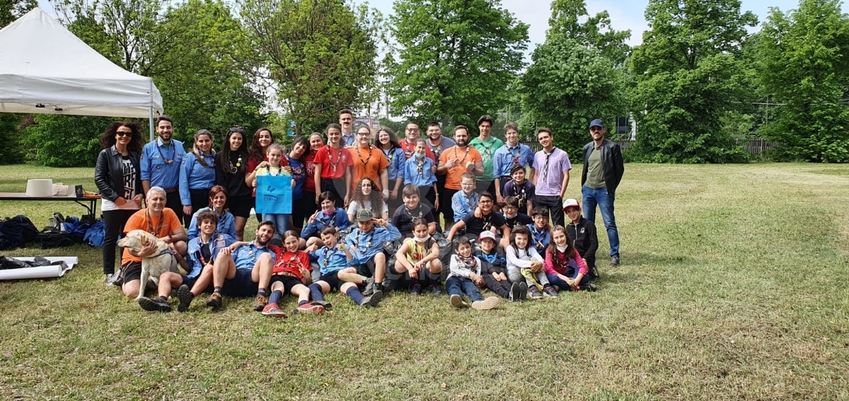 VENARIA - Guanti, sacchi neri e tanta volontà: così gli scout hanno ripulito il parco Magellano - FOTO