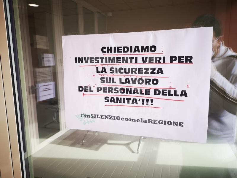 VENARIA-RIVOLI - «#InSilenzioComelaRegione», la protesta dei sindacati negli ospedali Asl To3 - FOTO E VIDEO