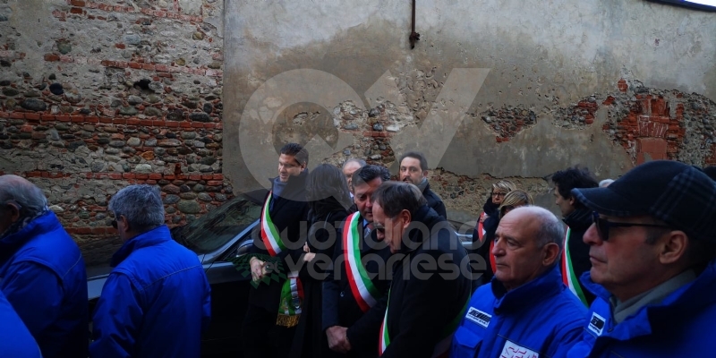 BORGARO - Più di mille persone per l'estremo saluto all'ex sindaco Vincenzo Barrea - FOTO
