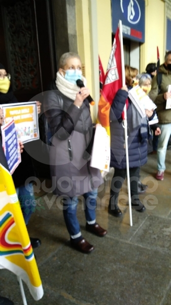 VENARIA - Anche gli studenti dello Juvarra dicono «no» alle «classi pollaio» - FOTO
