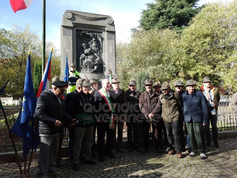 COLLEGNO - Al parco della Rimembranza le targhe ricordano la due Guerre Mondiali