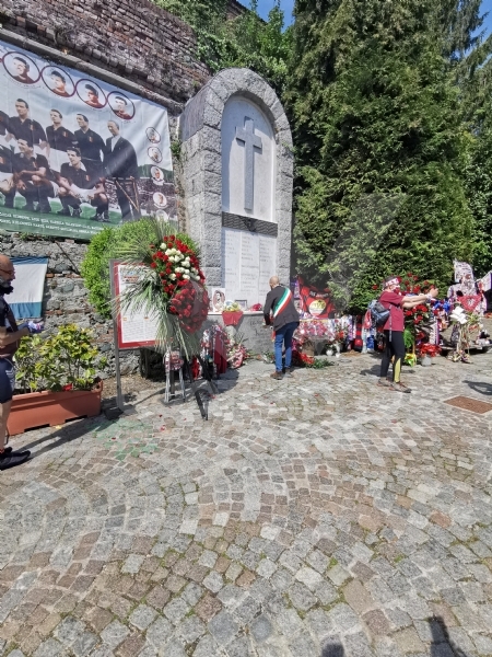 VENARIA - La città omaggia il Grande Torino. Giulivi: «Presto un luogo che celebri questa tragedia»