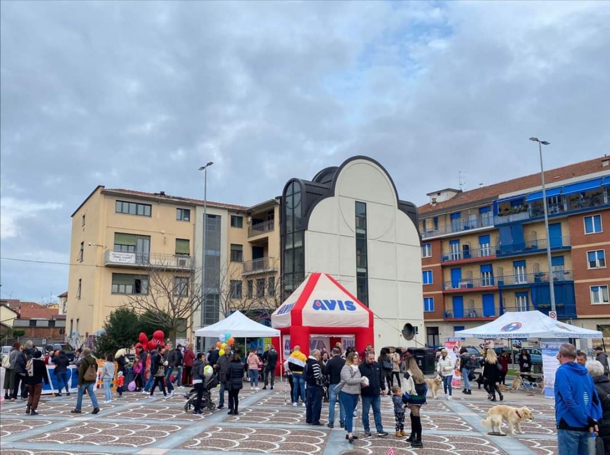 VENARIA - Dopo il successo della Castagnata, l'Avis inizia la distribuzione dei calendari 2024