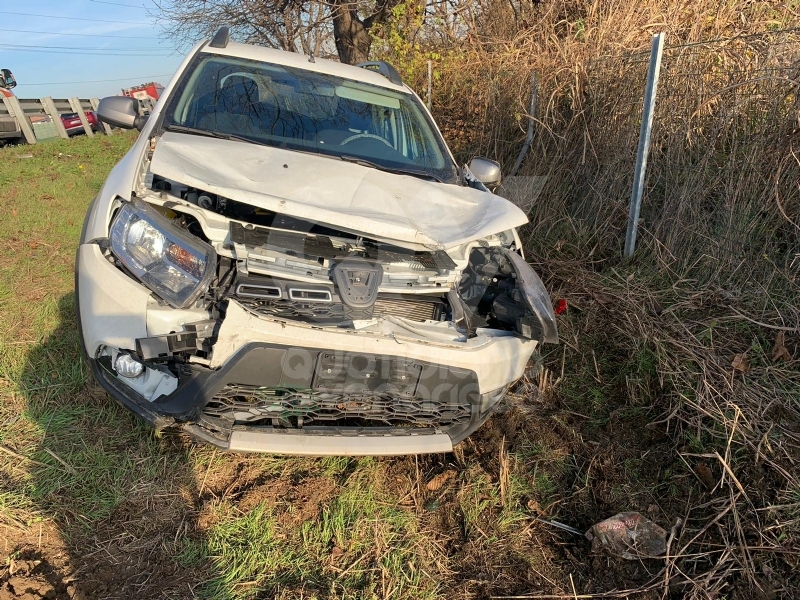 VENARIA - Esce fuori strada con l'auto: code chilometriche in tangenziale
