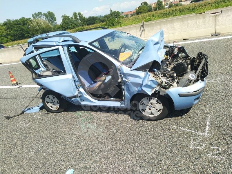 CAOS IN TANGENZIALE - Scontro fra auto, furgone e camion: tre feriti e code chilometriche